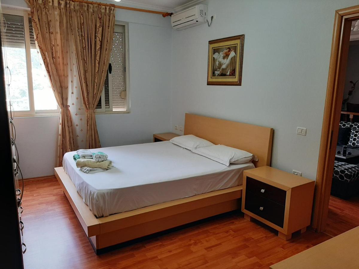 Apartamento Apartament Egzoni City Center Berat Exterior foto